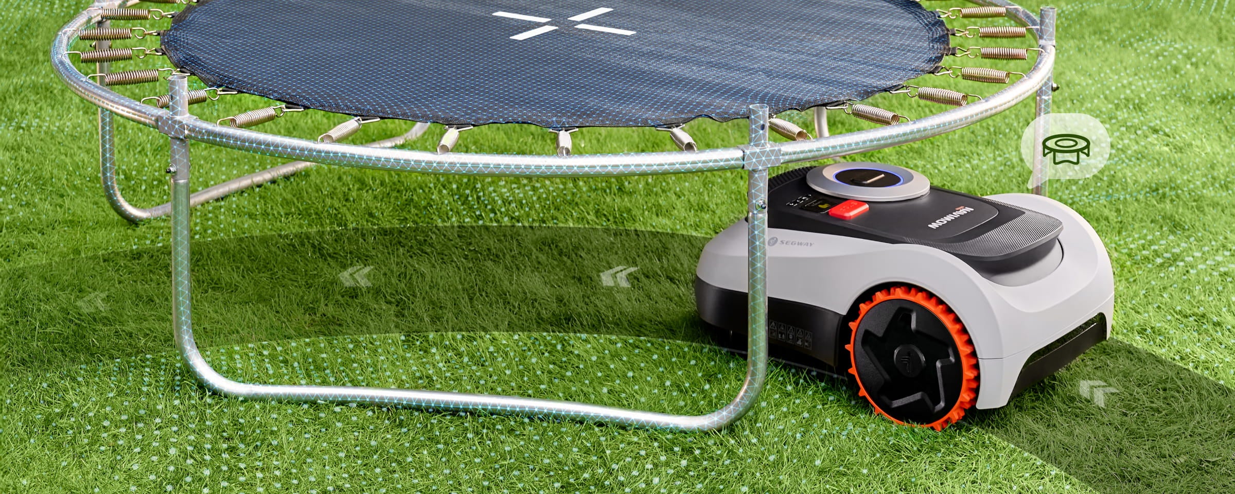 Segway Navimow i105E robotmaaier maait onder een grote ronde trampoline.