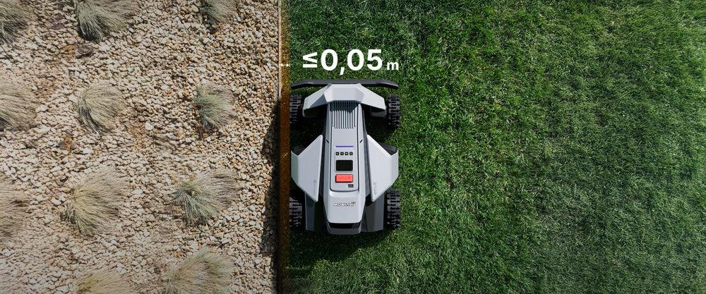 Navimow i105E robotmaaier maait gras langs een rand met steentjes.